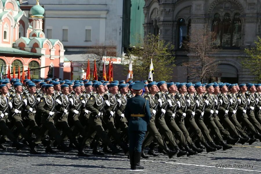 Парад Победы 2013 в Москве. Парад Победы 2010. Парад Победы 2013 года на красной площади. Парад Победы 9 мая 2010 года. Парад 9 мая 2010