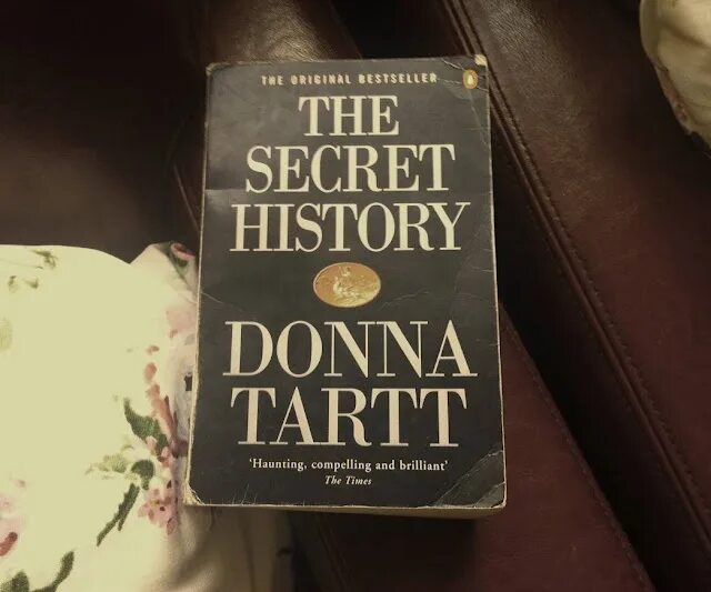 Тартт донна. The secret history donna tartt cover. Donna tartt the secret history обложка. Donna tartt книги. The secret history donna tartt read.
