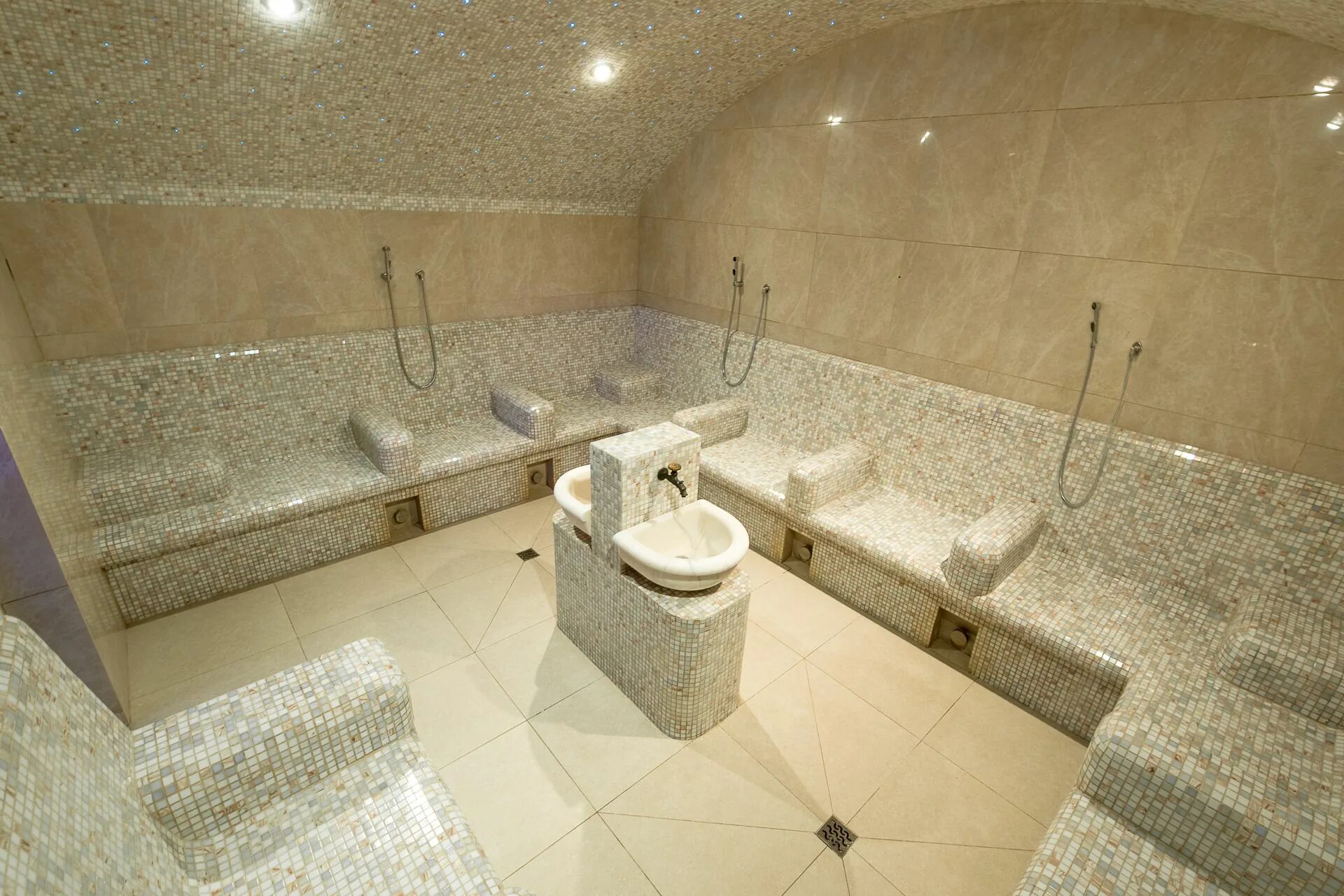 Изумруд балаково бассейн режим. Бассейн изумрудный южное бутово. Изумруд балаково бассейн. Истра холидей бассейн. Бассейн фосагро череповец.