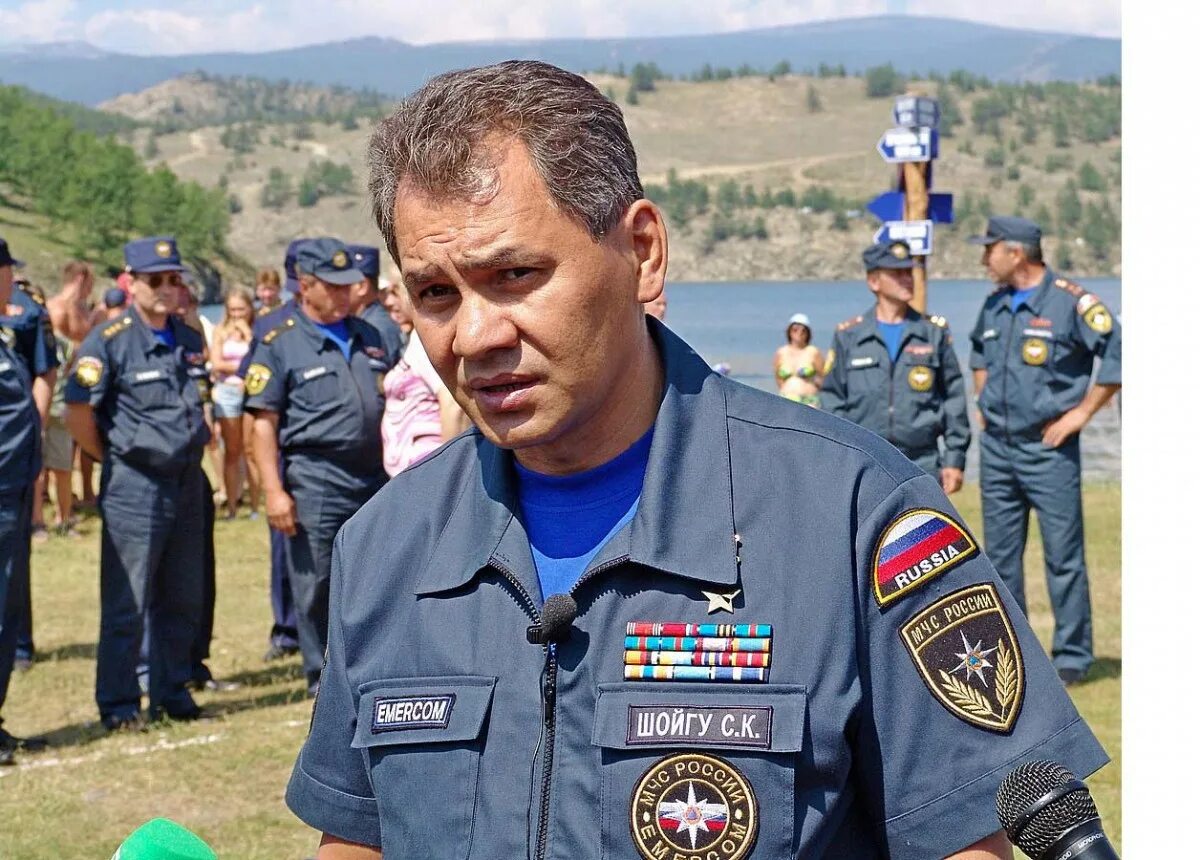 Шойгу спасатели. Шойгу мчс 1995. Шойгу мчс. Сергей шойгу мчс мчс. Шойгу 2002.