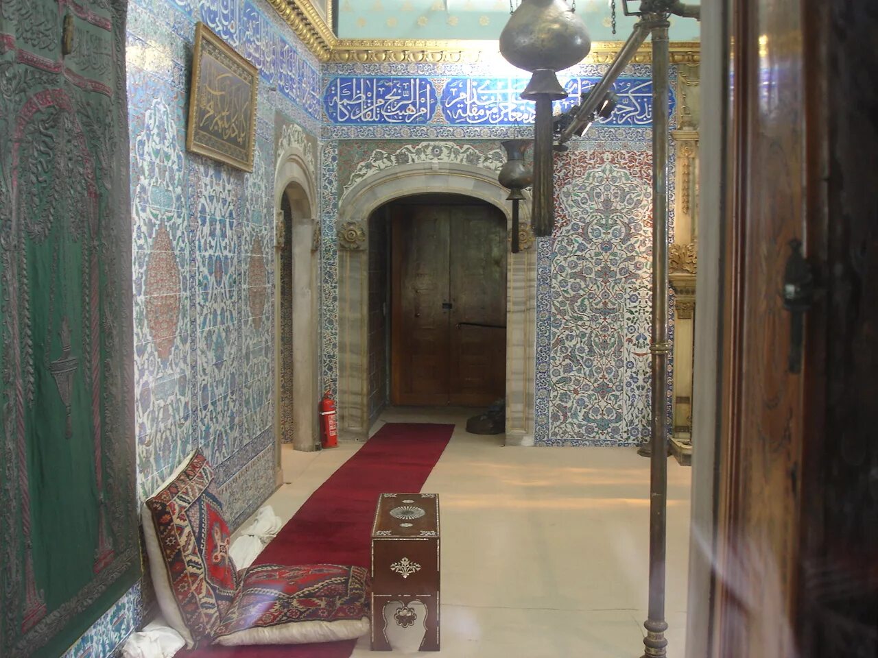 Где жили султаны. Дворец Султана Сулеймана Топкапы гарем. Музей дворца Топкапы. Музей Топкапы в Стамбуле. Дворец Топкапы в Стамбуле комната Султана.