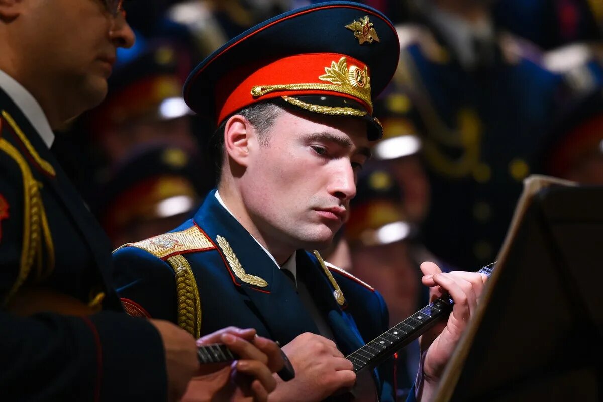 Трансляция концерта Академического ансамбля песни и пляски имени А.В. Александро
