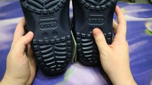 Как отличить crocs. Крокс оригинал подошва. Кроксы паль. Crocs 205400-6tg.