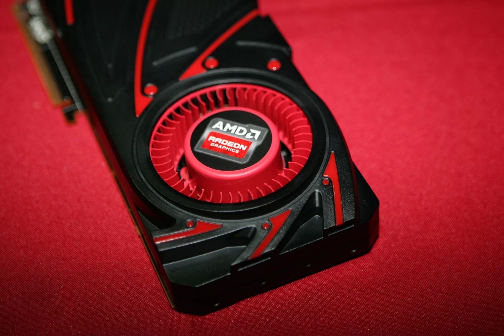 Radeon r9 255. AMD ATI Radeon. AMD GPU. Фото АМД. Radeon support