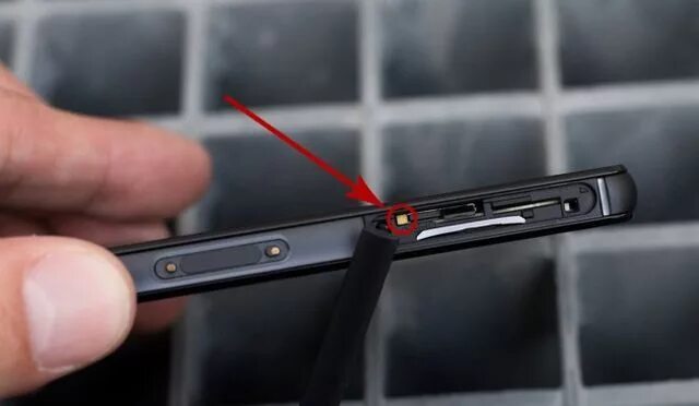 Кнопка выключения не реагирует. Xperia z1 кнопка перезагрузки. xperia xa1 кнопка перезагрузки. сони иксперия кнопка перезагрузки. перезагрузить сони иксперия.