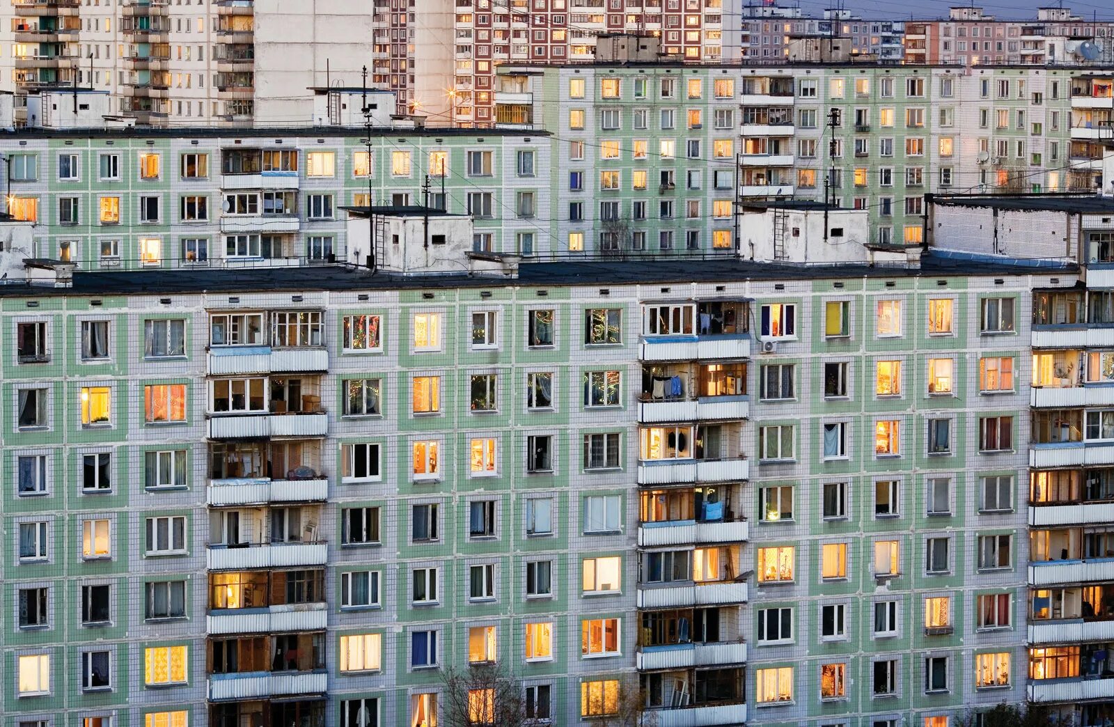 Как называются панельные дома. Панельный дом. Панельный многоэтажный дом. Многоэтажки в России. Россия панельные многоэтажки.