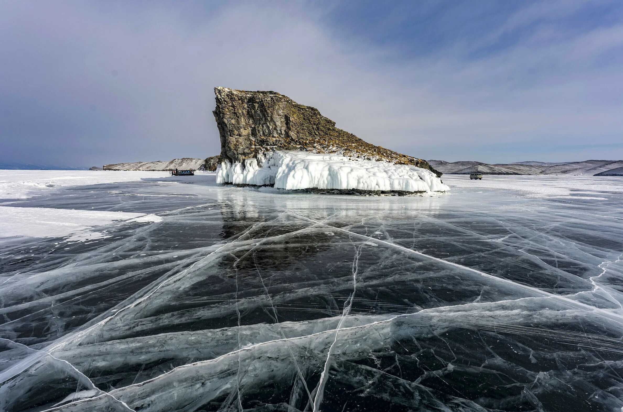 Рельеф озера байкал. Мальдивы люди, культура, традиции. Рельеф дна озера байкал. Мальдивы население. Местные жители называют его морем.