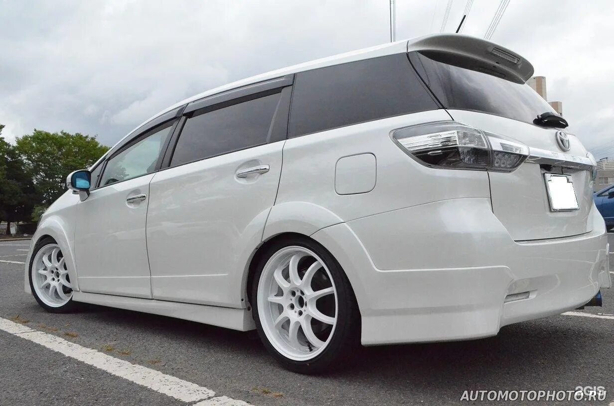 Wish тюнинг. Toyota wish 2012 tuning. обвес toyota wish. toyota wish 2010 tuning. toyota wish 2004 stance.