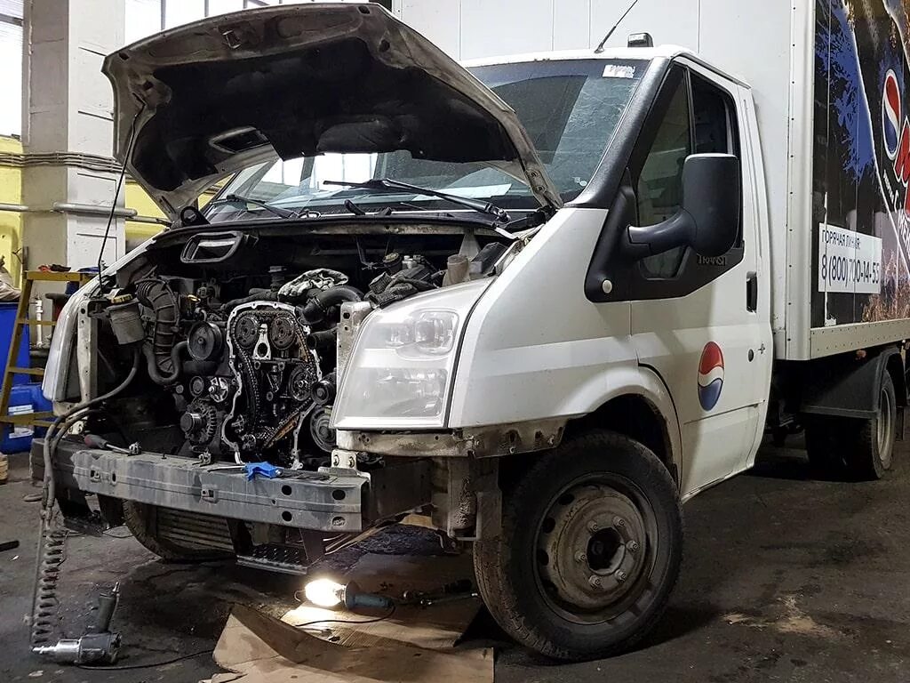 Ремонт двигателя транзит. Автосервис Форд Транзит. Ремонт Ford Transit. Ford Transit ремонтный автомобиль. Капремонт Форд Транзит.