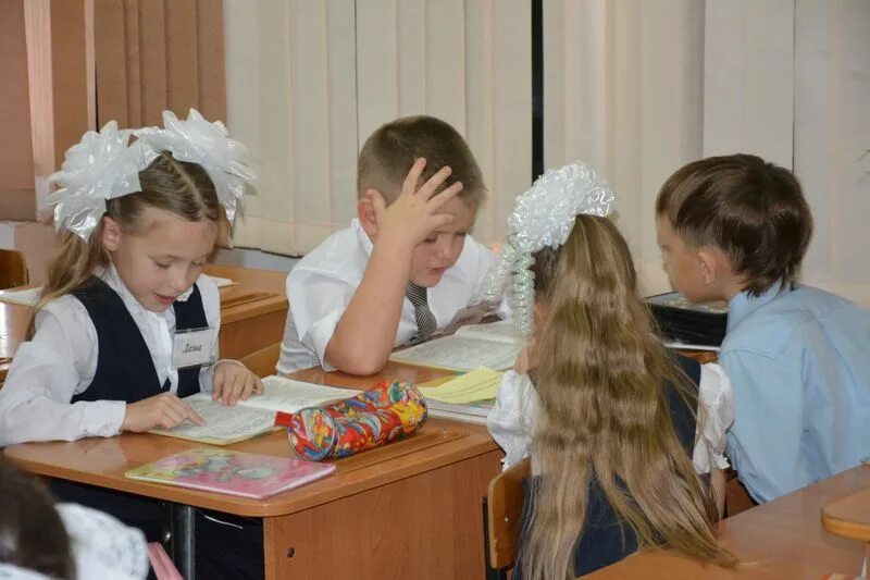 Один второклассник испытал чувство праздника. Фото второклассника. Поздравление второкласснику. Поздравление с первым сентября второкласснику. Второклассники картинки.