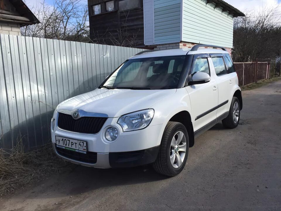 Шкода Йети 2012. Skoda Yeti 2012 Sport. Skoda Yeti гос номер а175он 198. Шкода Йети кремовый цвет. Купить шкоду йети 1.8