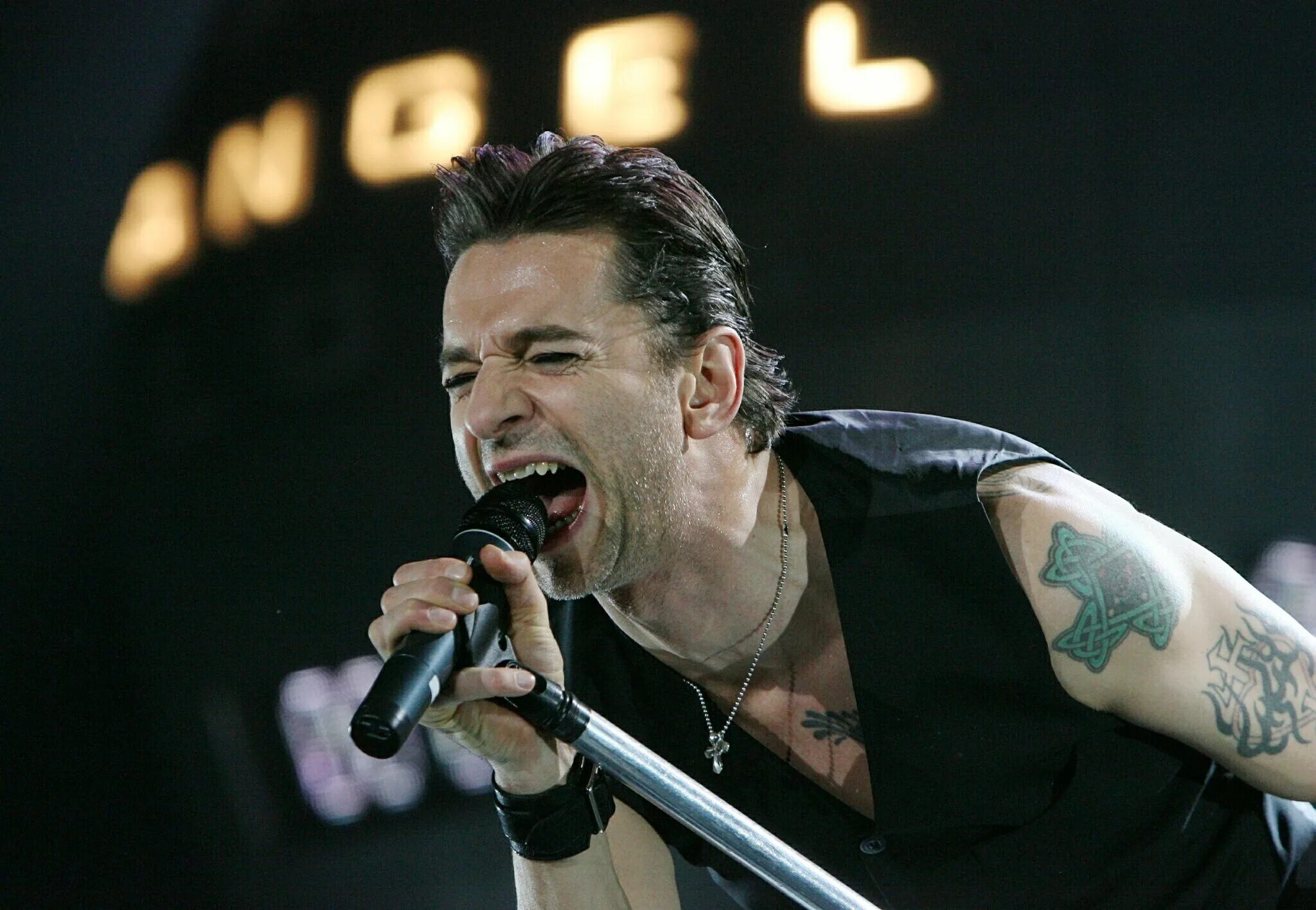 Депеш мод голос. Солист депеш мод. солист депеш мод сейчас. depeche mode голос вокалиста. солист депеш мод 2025.