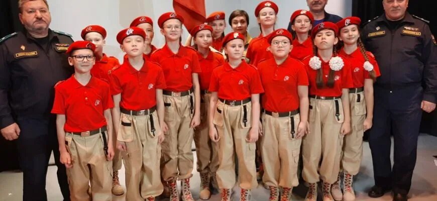 Равнение на старших