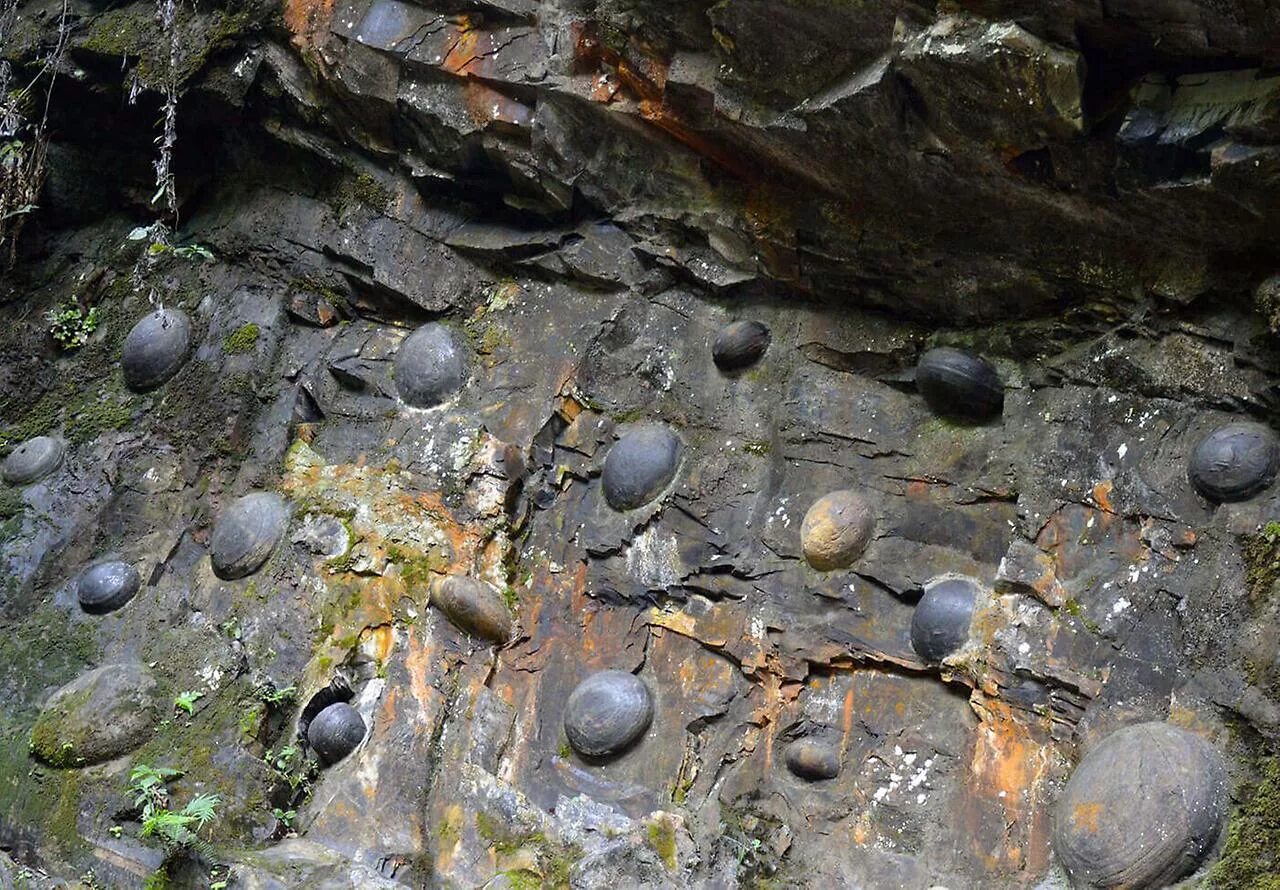 Скала в китае откладывает яйца. Гора рождающая каменные яйца. Скала в китае откладывает яйца. Гора рождающая каменные яйца. Скала несущая каменные яйца.