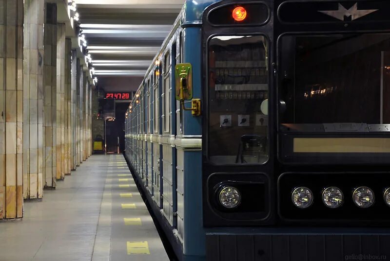 Новосибирский метрополитен новосибирск. Новосибирский метрополитен поезда. Станция метро красный проспект Новосибирск. Вагоны Новосибирского метрополитена. Метро Новосибирск 1986.