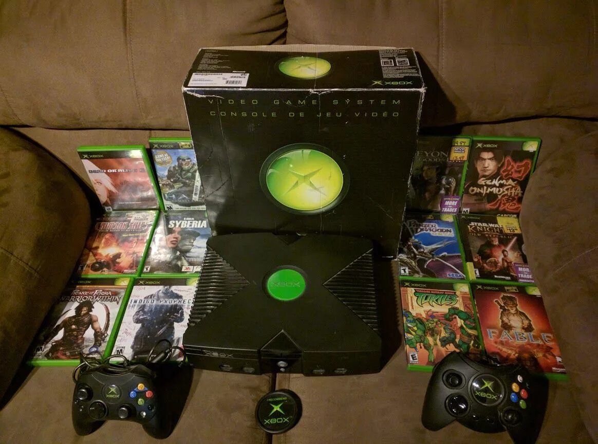 Х бокс 1 игры. Xbox Original 2001. Xbox Original Xbox 360 Xbox one. Original Xbox Box 2001. Xbox 1 2001.