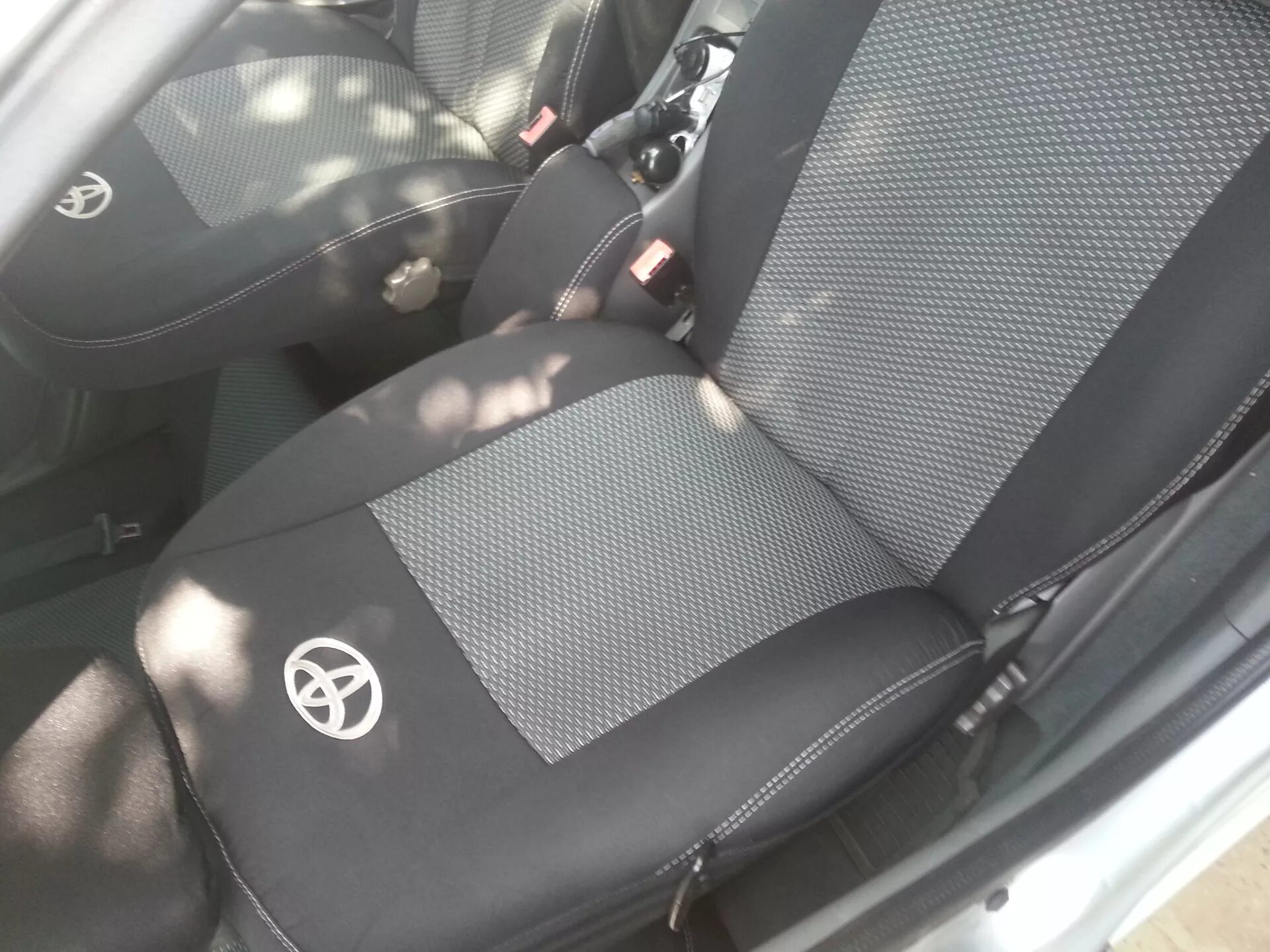 подлокотник toyota allion (t240). японские накидки на toyota prius 20. каркасные чехлы камри 50 топ. As inter camry 70 чехлы. чехлы оригинальные тойота.