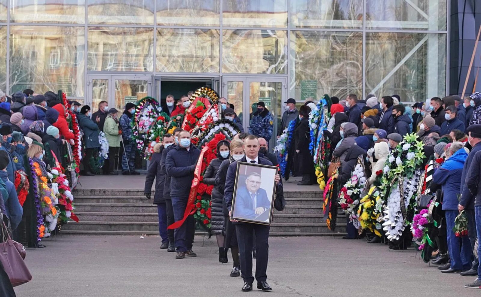 Стерлитамак новости дня. Похороны Куликова Стерлитамак. Могила Владимира Куликова Стерлитамак. Прощание в Стерлитамаке. Прощание с воинам в Стерлитамаке сегодня.