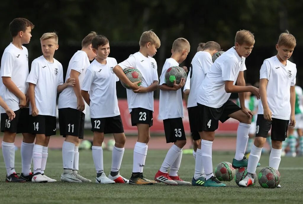 Артур зайнагутдинов уфа. Руслан литвинов (все — «спартак», москва). Фк нефтехимик 2021. Первенство москвы по футболу вторая. Футбол 2 лига.