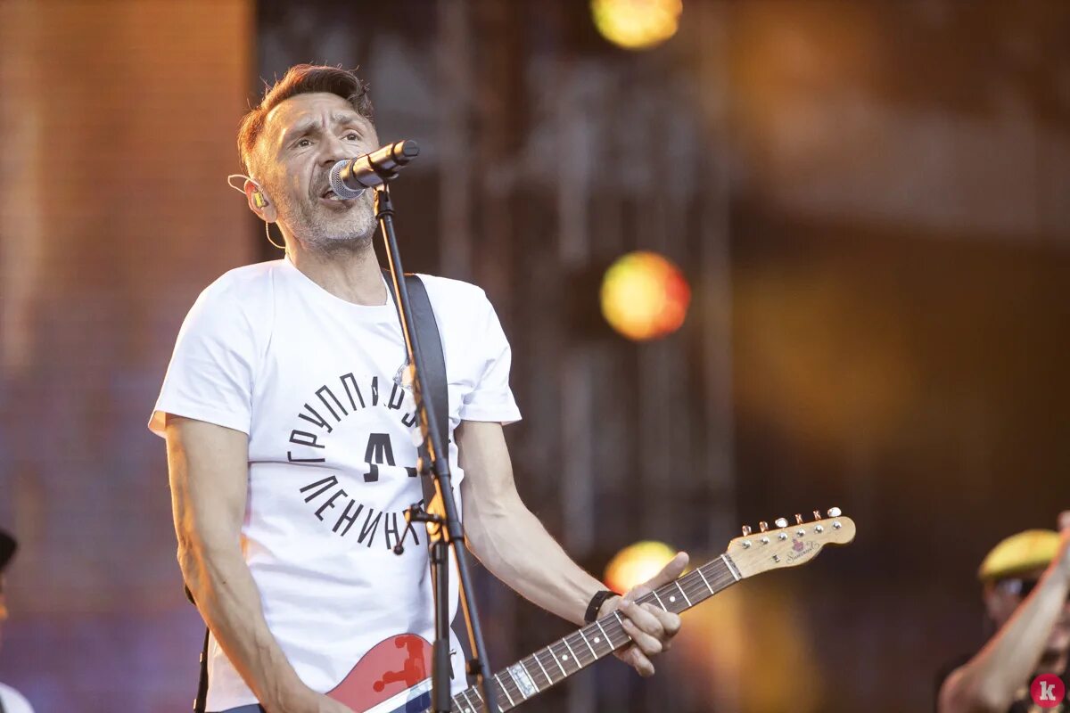 Группа ленинград. Видеоклипуппы ленинград. Группа ленинград лета. Группа ленинград шнуров. Сергей шнуров нашествие 2019.