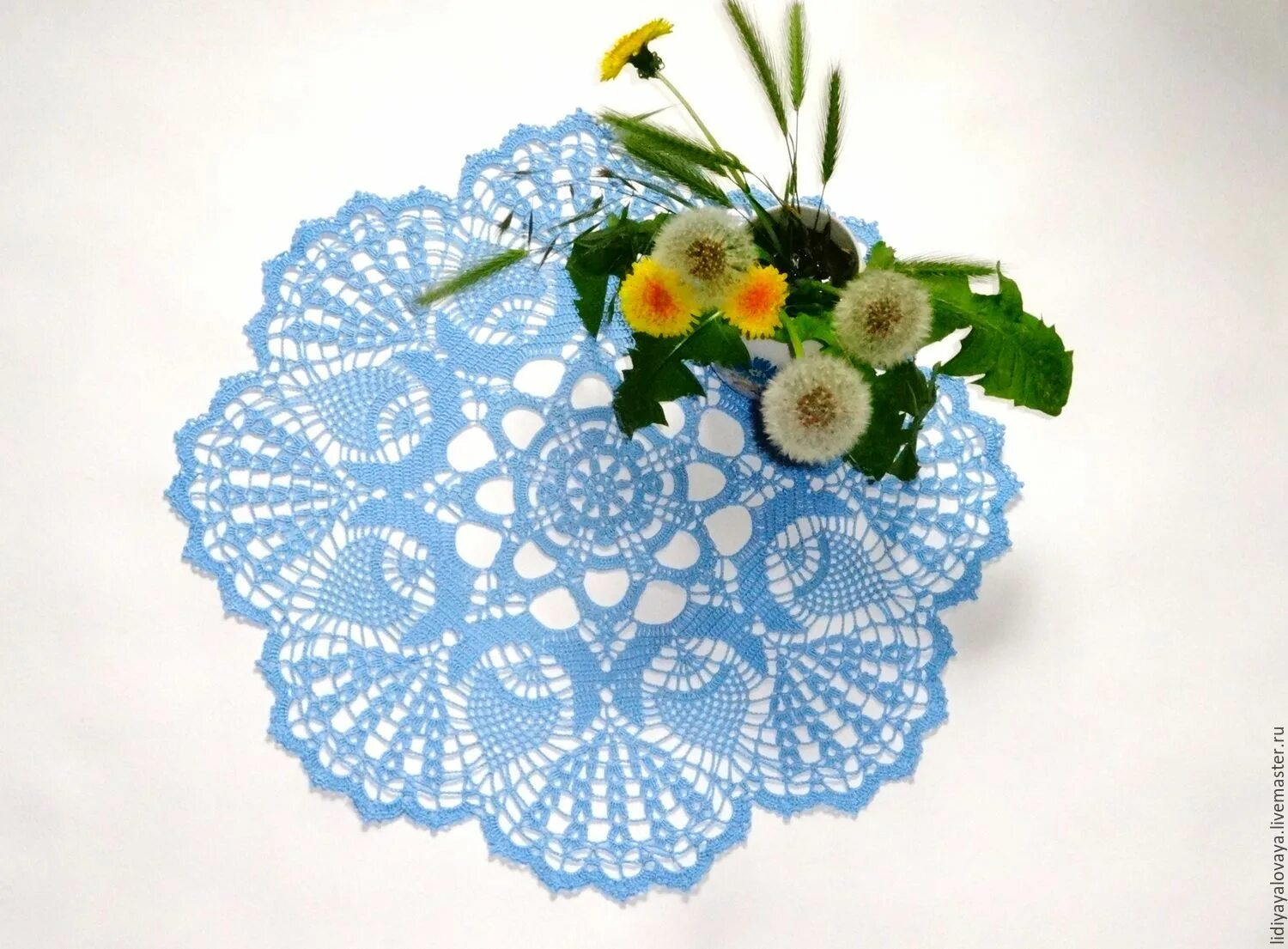 Кружевные салфетки крючком. Салфетка Doily. Кружевная салфетка. Вязаные кружевные салфетки. Ажурные салфетки крючком.