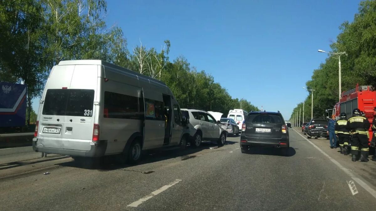 331 маршрутка чебоксары. Дтп чебоксарский автобус. дтп с маршруткой в чебоксарах. дтп с участием маршрутки чебоксары.