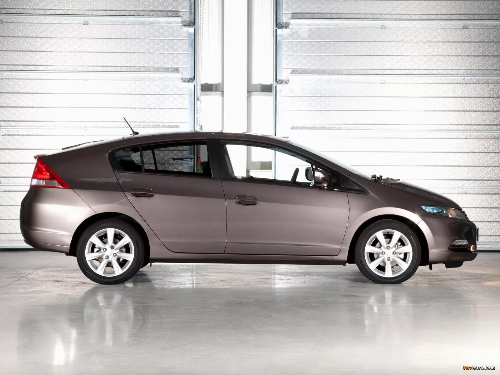 Размеры хонды инсайт. Хонда Инсайт 2010 серая. Honda Insight 2009. Honda Insight 2010. Honda Insight 2010 светло серый.