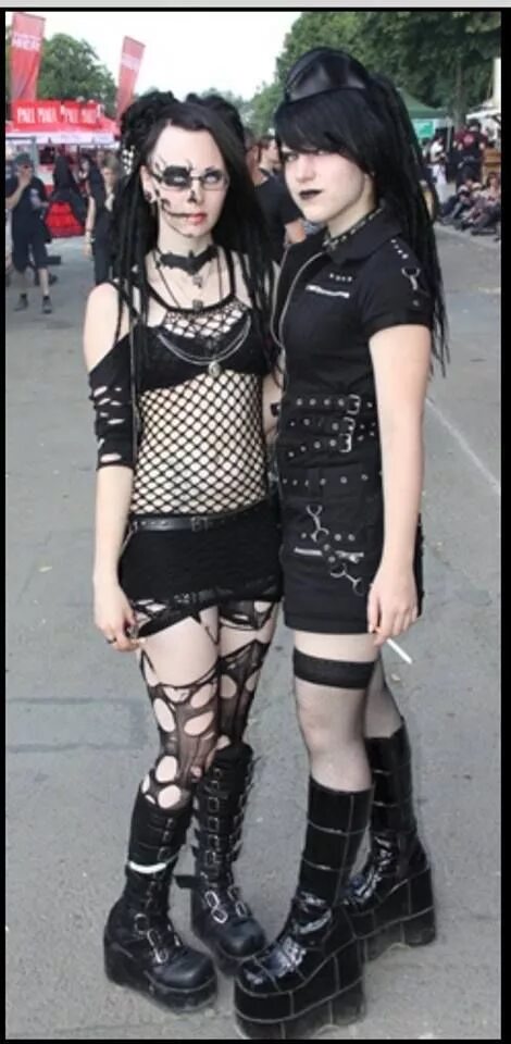 Готы субкультура 2021. Настоящие готы. Готы субкультура 2021. Бэткейв готы. Готы субкультура 2022.