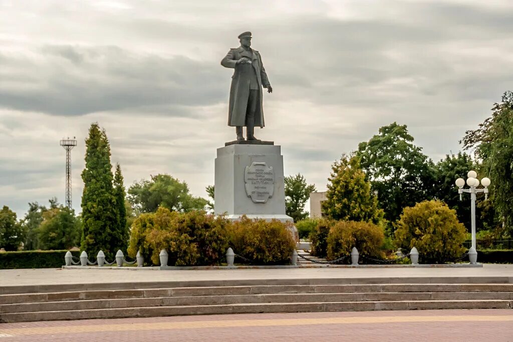 Памятник Ватутину старый Оскол. Памятник старый Оскол генералу Ватутину. Н.Ф. Ватутин памятник Белгорода. Белгород памятник н ф Ватутину.