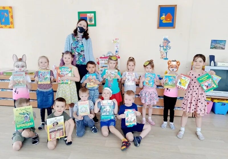 Книжкина неделя выставка в библиотеке. 140 лет чуковскому старшая группа. Неделя детской книги 2022. Детская неделя 2022. Детская неделя 2022.