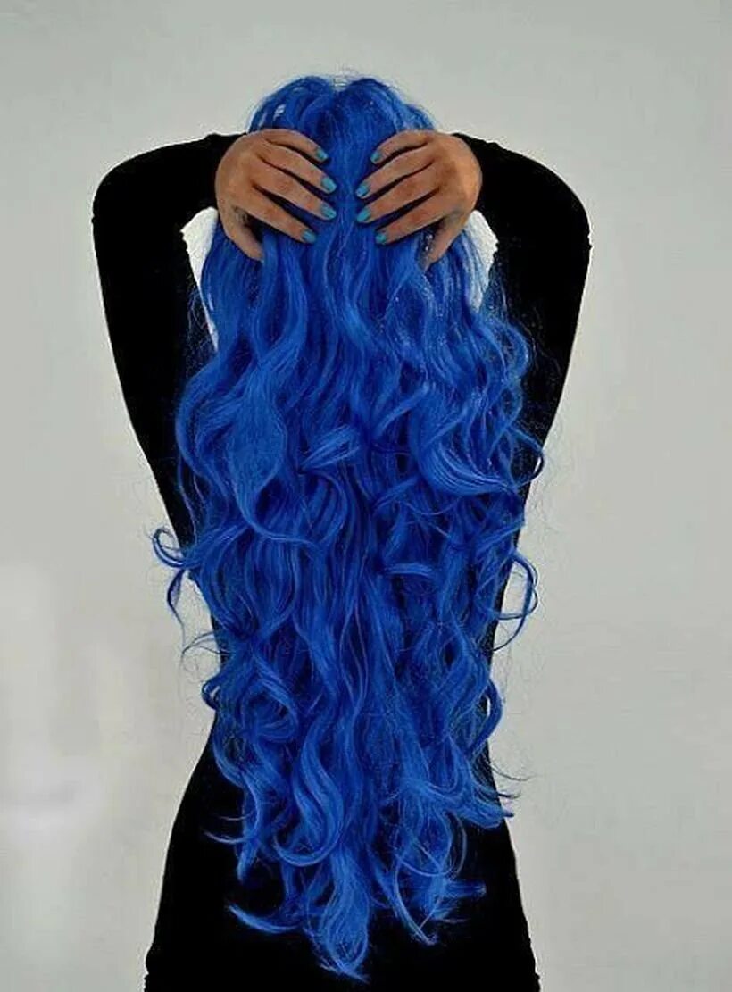Девушка с синим цветом. Синие волосы. Длинные синие волосы. Девушка с синими волосами. Красивые девушки с синими волосами.