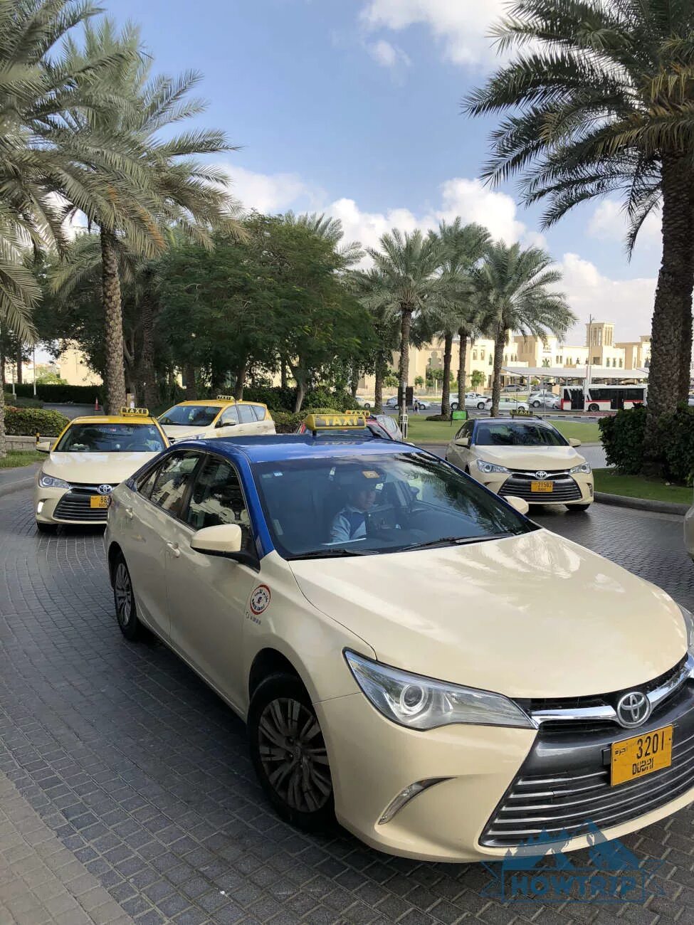 Такси в Дубае. Тойота такси Дубай. Такси Дубай 2023. Круз 2009 Дубайский вариант. Таксисты дубай