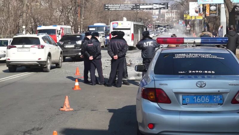 Сотрудники ГАИ Владивосток. Дежурная часть ГИБДД Владивосток Первореченский район. Военная автоинспекция Владивосток. Экзамен гибдд владивосток