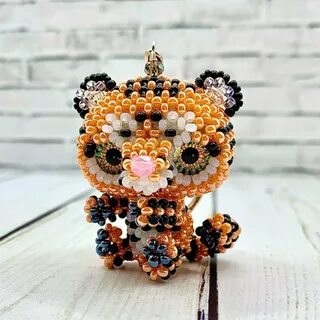 Красивая амигуруми из бисера