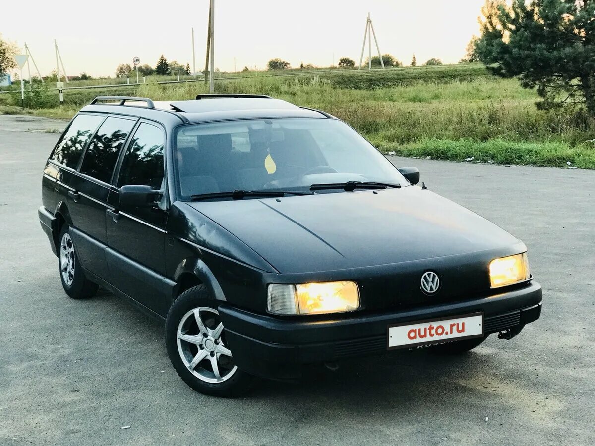 Купить фольксваген пассат в ростовской области. Volkswagen Passat b3 универсал. Volkswagen Passat b3 Black. Passat b3 универсал черный. Volkswagen Passat 1989 универсал.