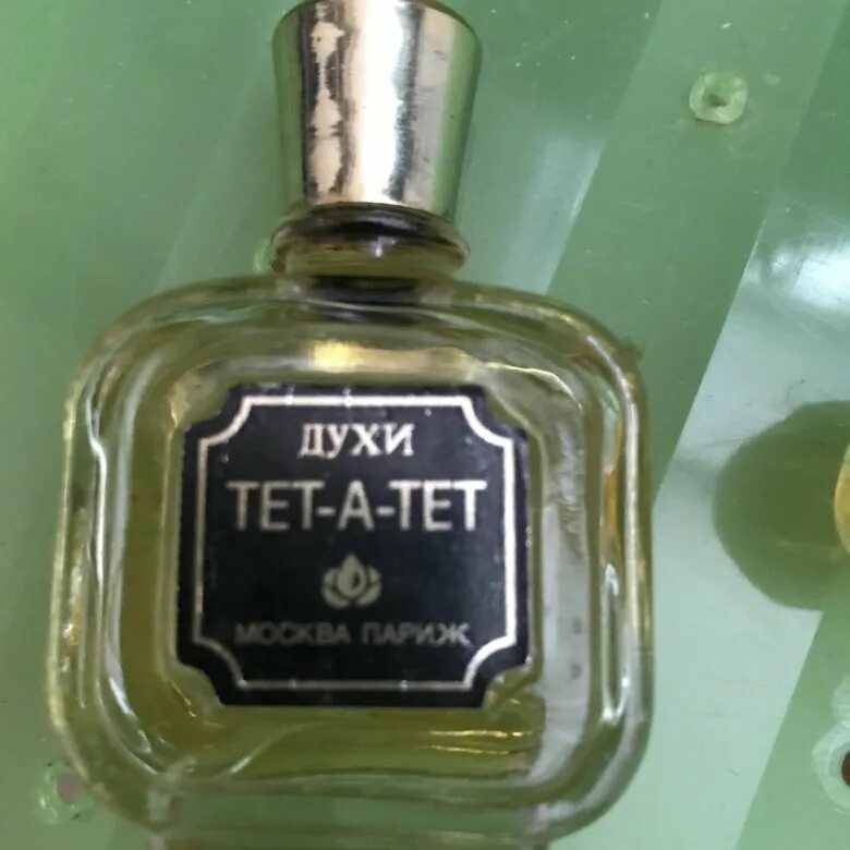 Духи тет-а-тет дзинтарс. Тет а тет парфюм. Духи из ссср тет а тет. Новая заря духи. Духи тет а тет 1991.