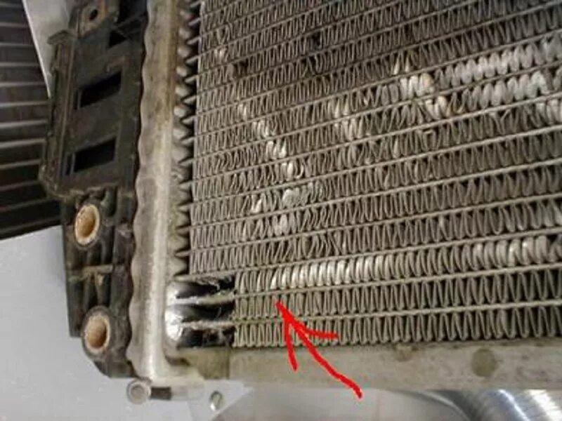 Интеркулер 1. Таблица неисправностей системы охлаждения двигателя. Неисправности охлаждающей системы двигателя. Как понять что радиатор неисправен. Типичные дефекты радиатора.