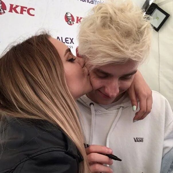 А4 и юля годунова. А4 и юля годунова. Влад а4 и юля. Вика и глент а4. Влад а4 и юля годунова.