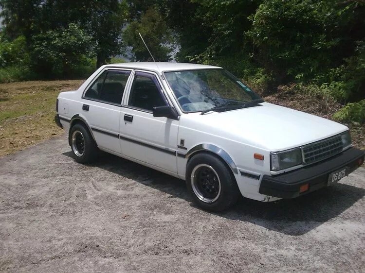 File:1985 Nissan Pulsar (N12 S3) GX 5-door hatchback (2011-04-04) 01.jpg - Wikip