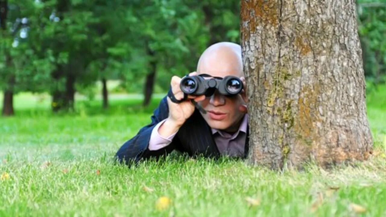 Spying. Spy on. Spy look. Real Spy photos.