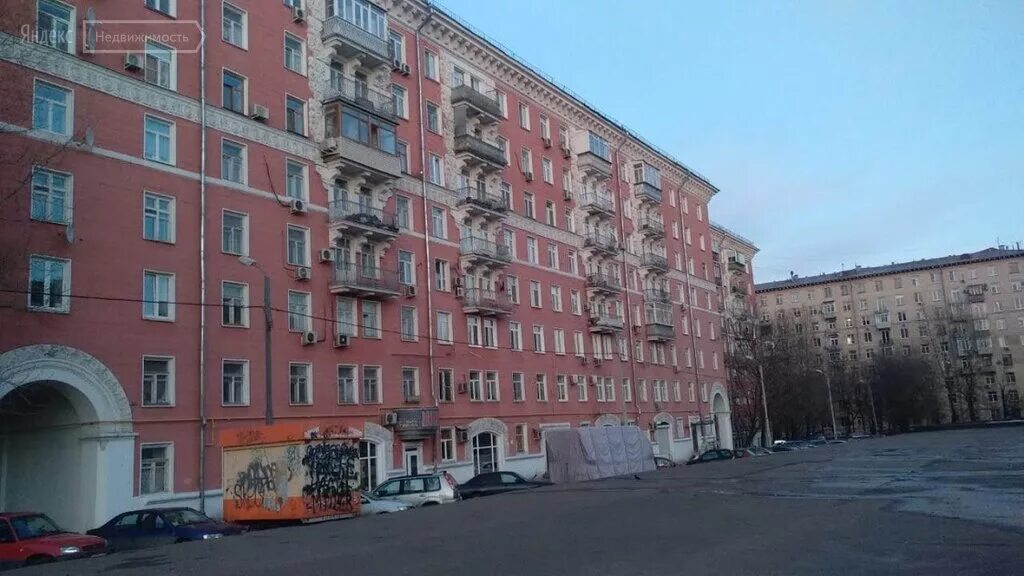 Строителей 4 москва. Москва улица строителей 4 к4. Андиамо, москва, улица строителей. Андиамо улица строителей. Красные дома на улице строителей.