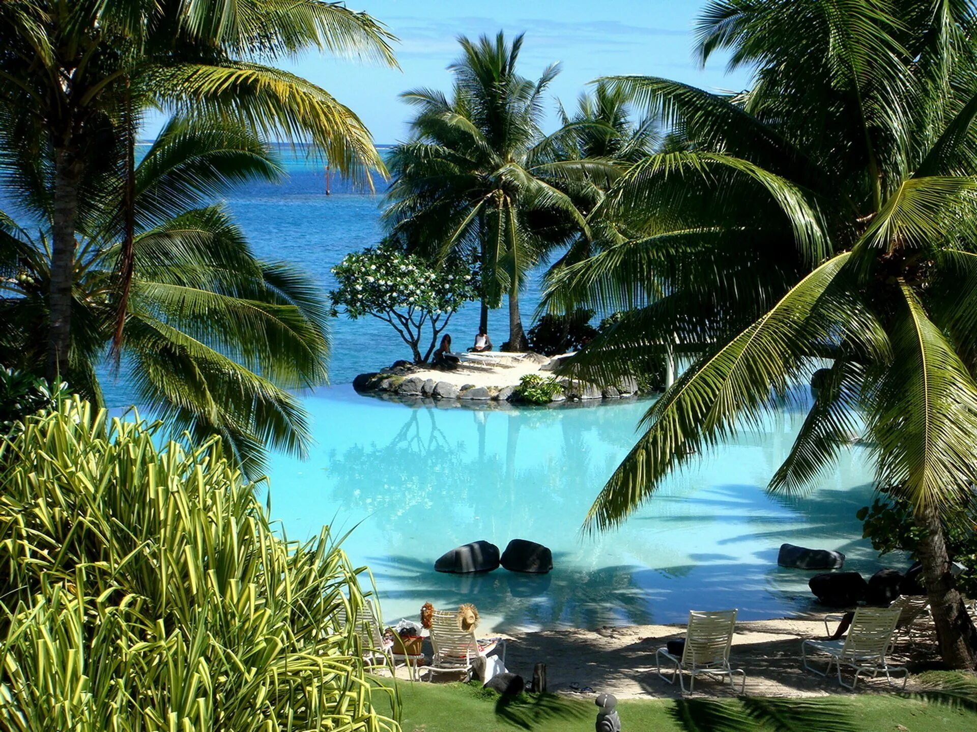 Тропическая Лагуна Майкоп. Таити голубая Лагуна. Остров Саона голубая Лагуна. Таити острова Тихого океана.