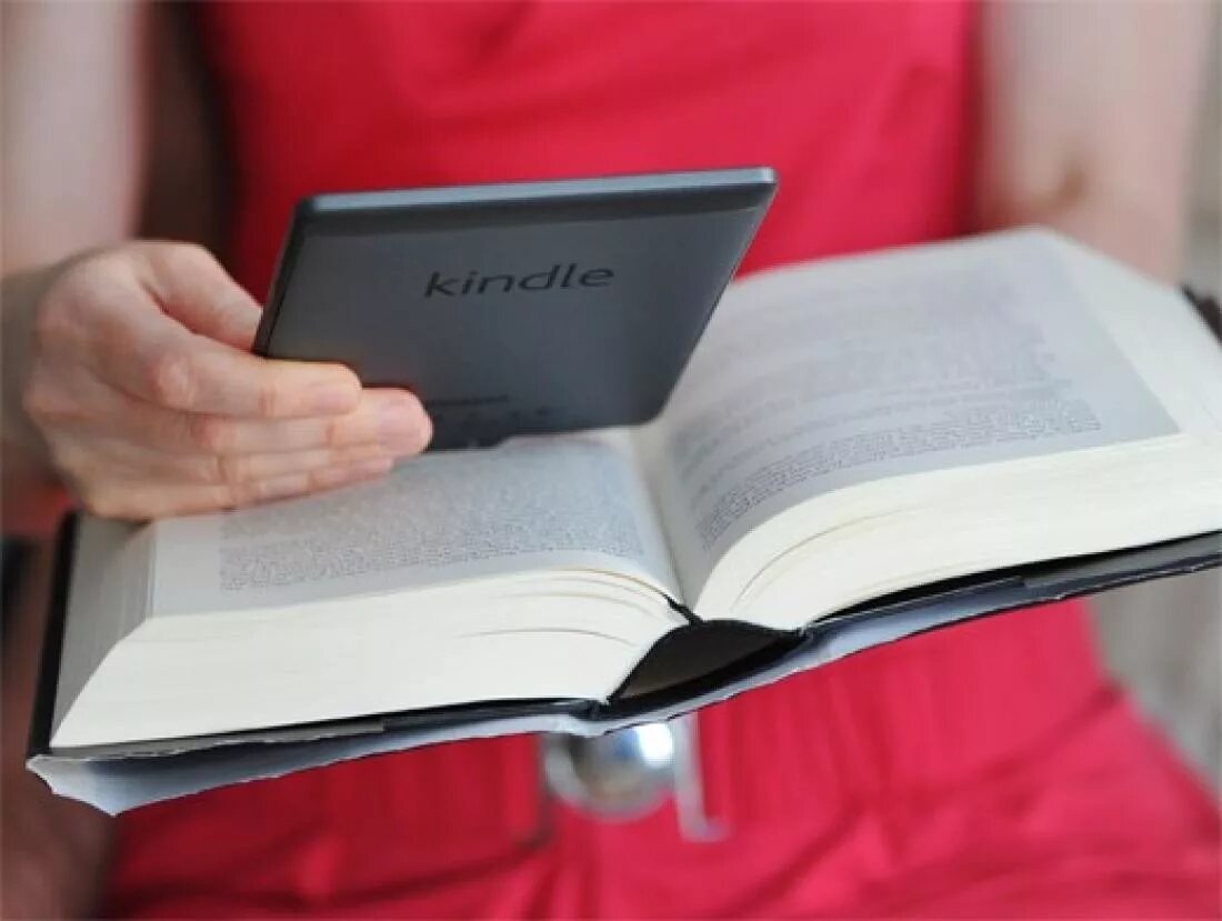 Электронная книга. Книга или телефон. Электронные книги картинки. Планшет для чтения. Как стать чтецом