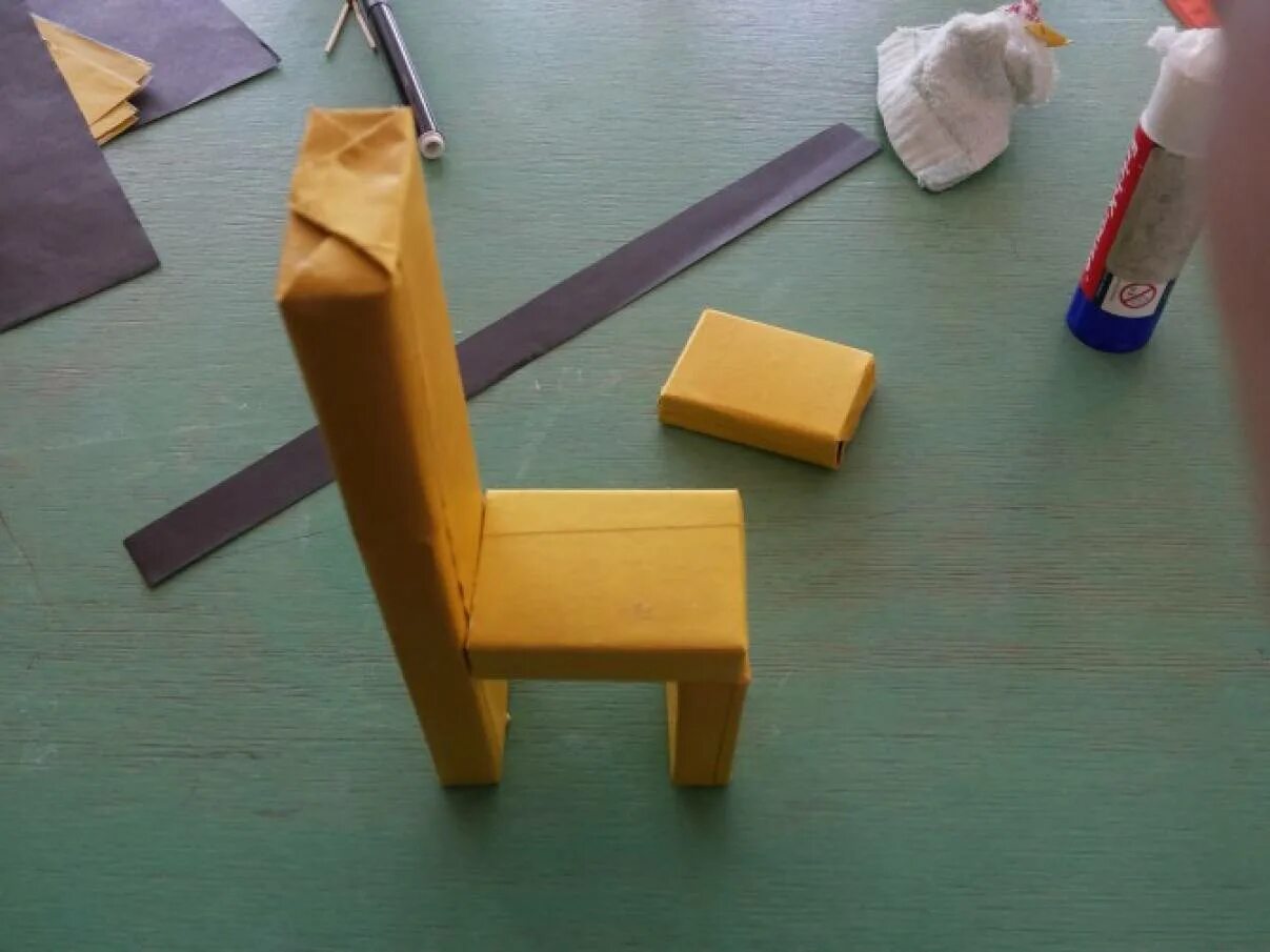 Полицейская машина из спичечных короб. Конструирование в средней группе на мебель из спичечных коробков. Мебель из спичечных коробков для детей. Игрушки из спичечных коробков. Конструирование из спичечных коробков.