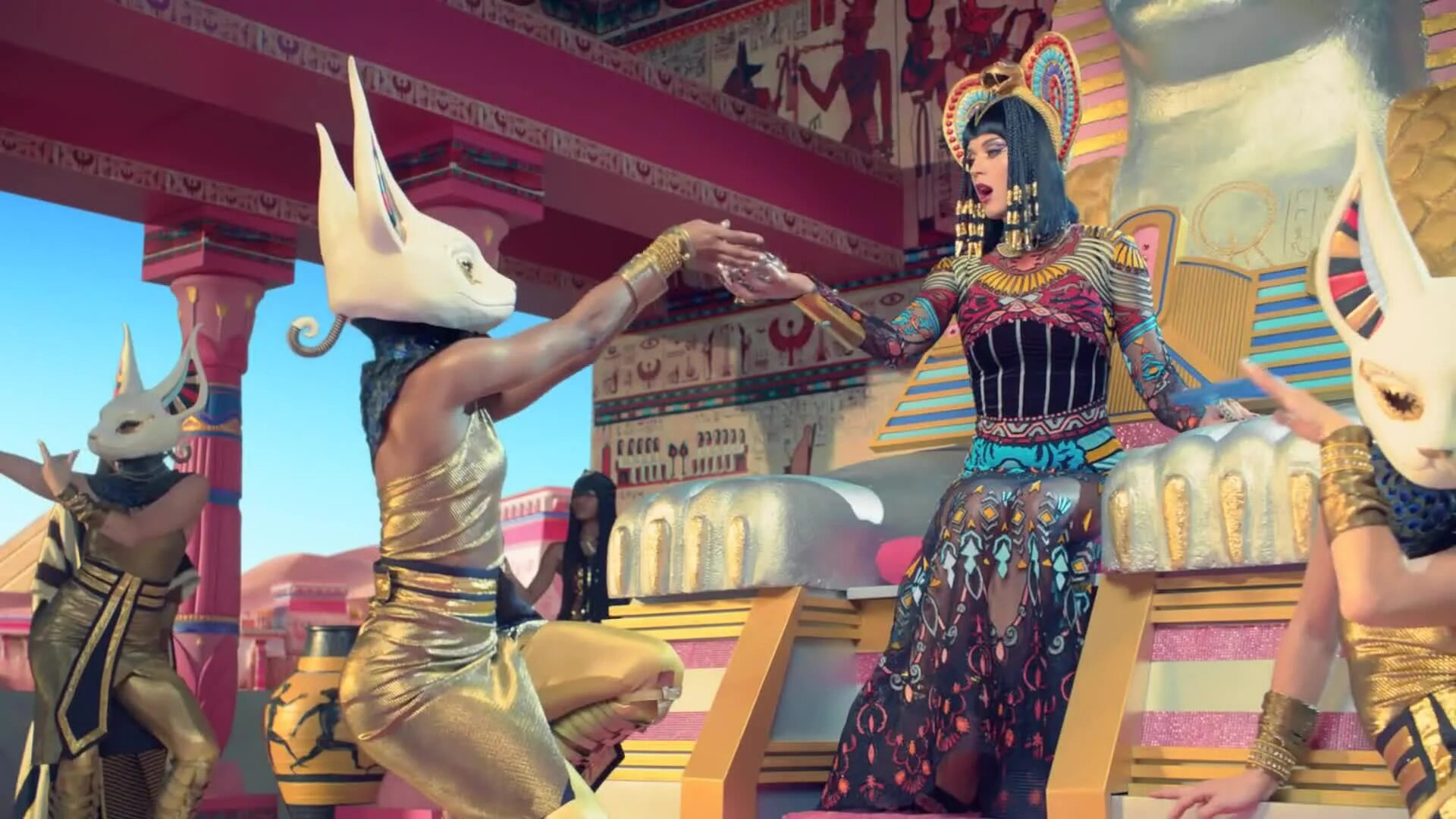 Juicy j. Кэти перри дарк хаус. Katy perry dark horse текст. Katy perry египет. Кэти перри клип дарк хорс.