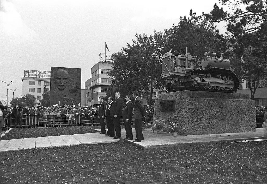 Улица бажова челябинск. Чтз улицы. Башня чтз челябинск. Челябинск ленина 10 театр чтз. Горького р-н тракторозаводский.