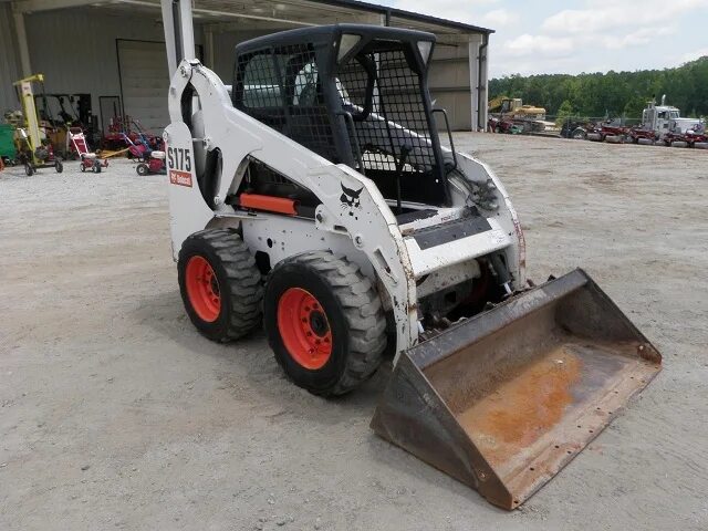 Bobcat 175. Погрузчик Bobcat s175. Мини погрузчик Bobcat s175. Бобкэт 175. Бобкэт погрузчик 175.