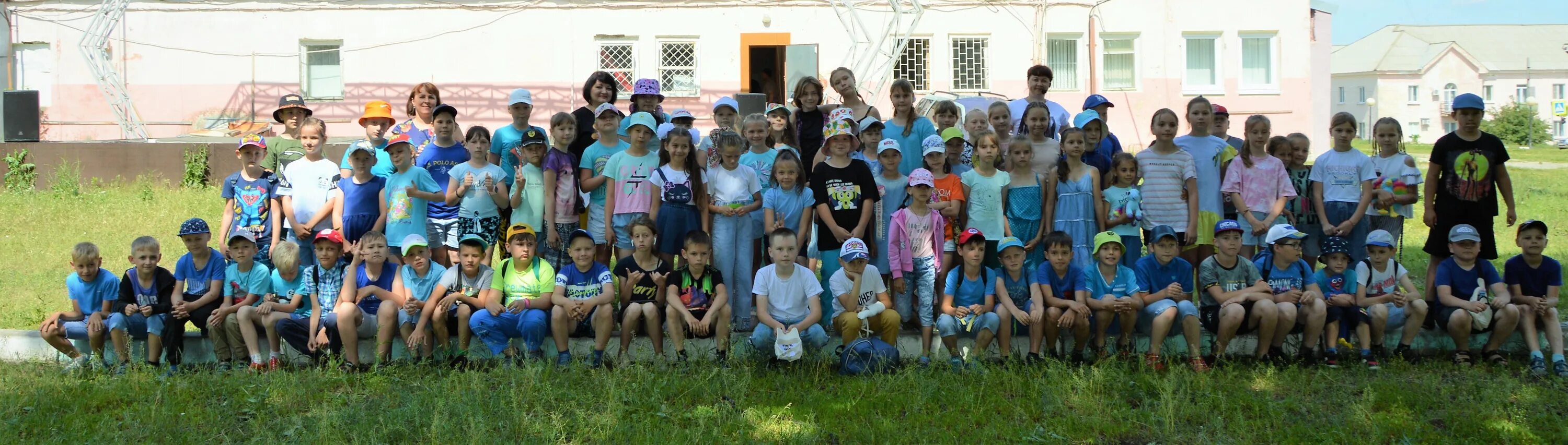 Лето площадка. Летняя досуговая площадка в библиотеке. Закрытие летней площадки. Афиша летней досуговой площадки. Закрытие летней площадки.