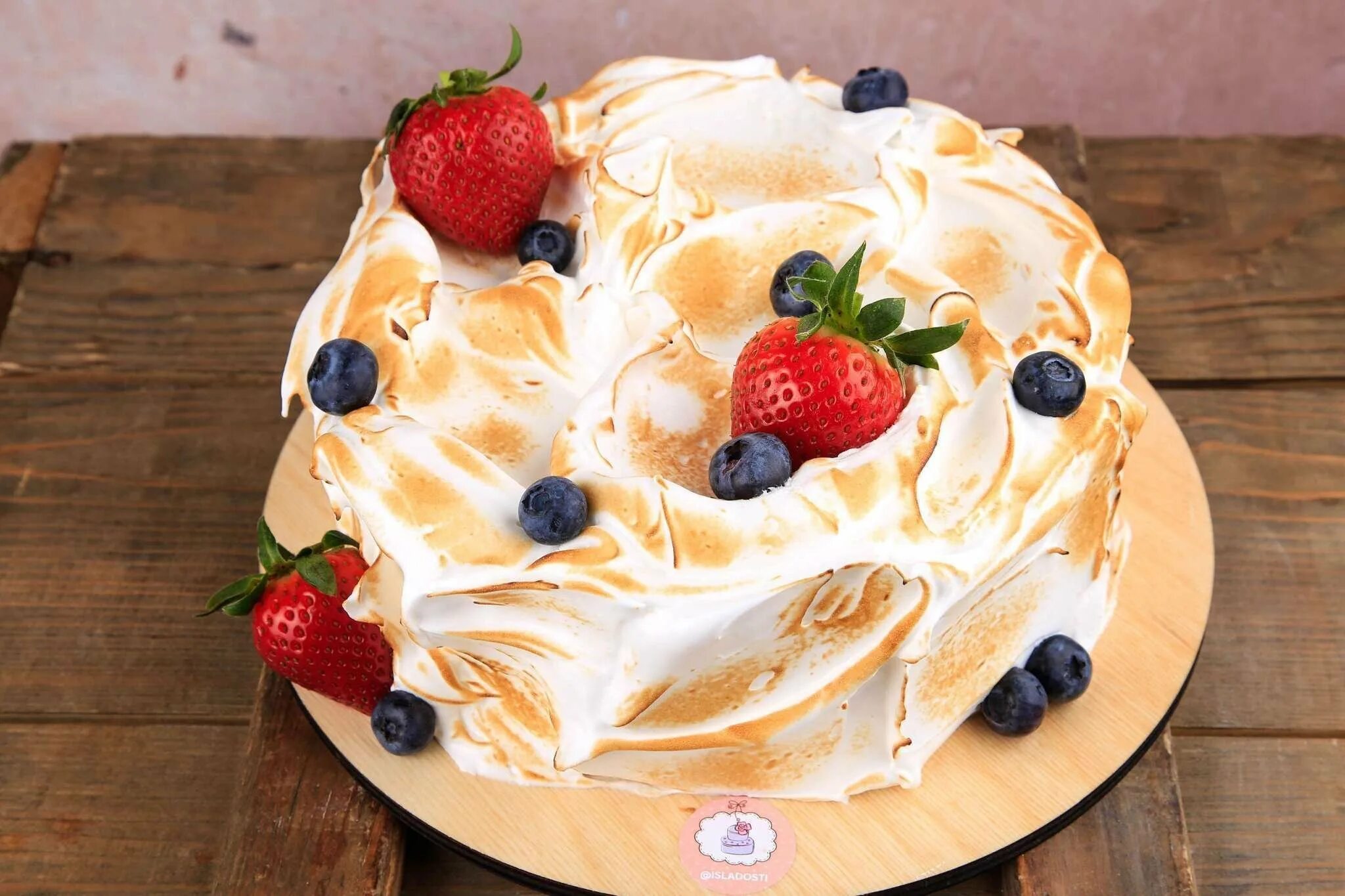 Меренговый торт Наполеон. Красивые торты. Украшение бисквитного торта. Украшение торта медовик. Магазин красивых тортов