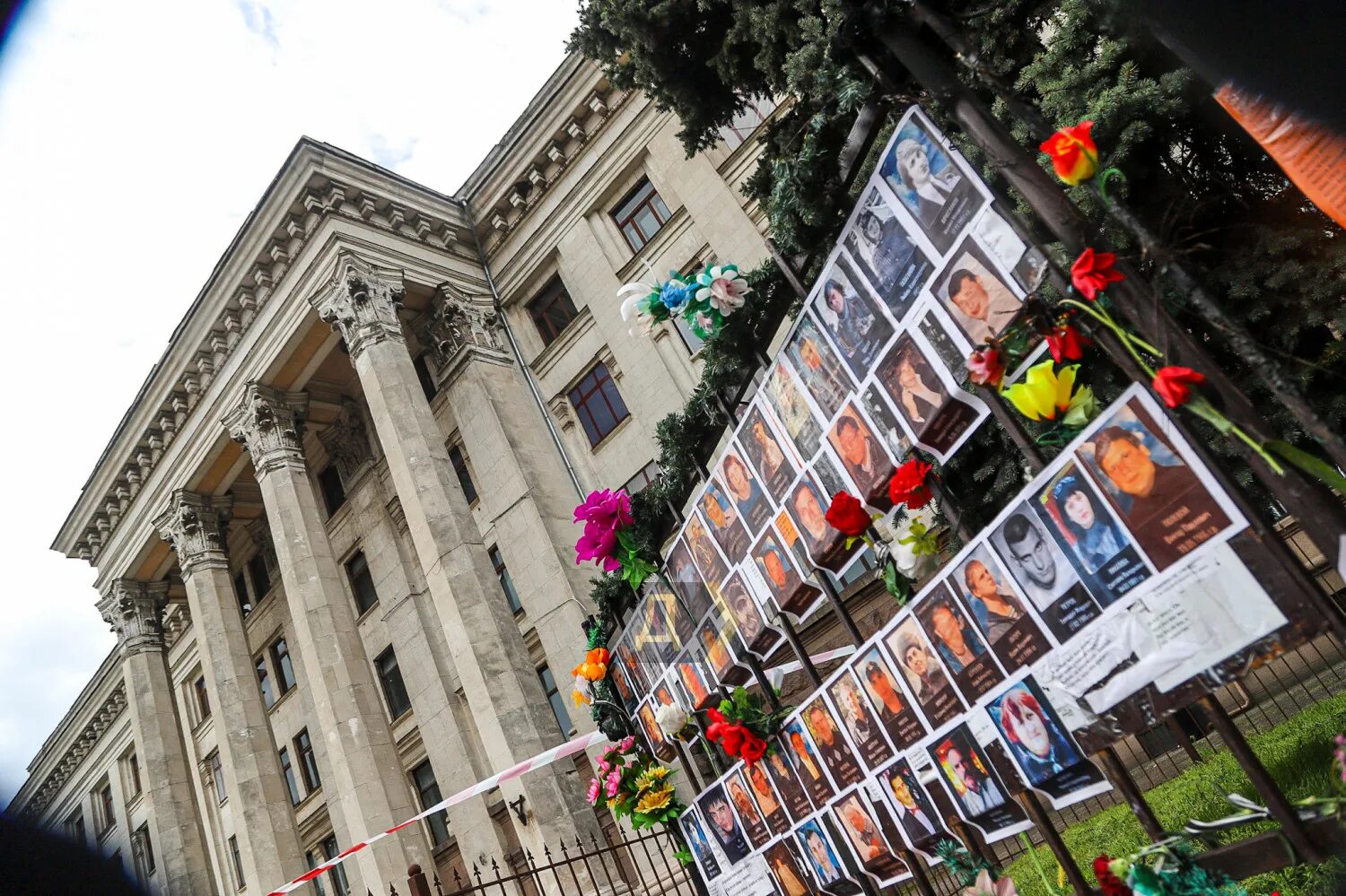 Дом профсоюзов в одессе 2 мая 2014. Одесса 2 мая дом профсоюзов. одесса 2014 год дом профсоюзов.
